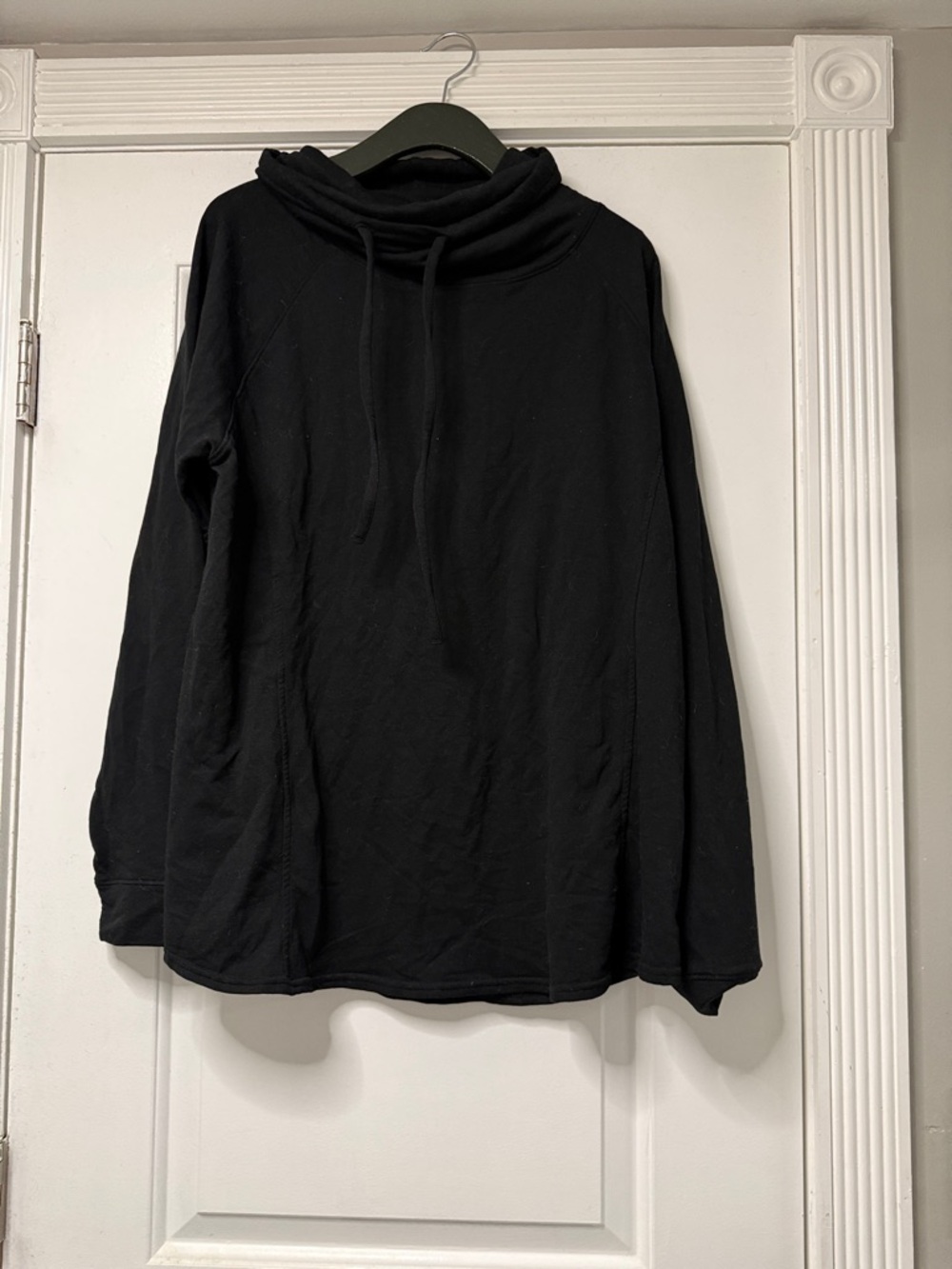 Women's black sweatshirt 32 degrees